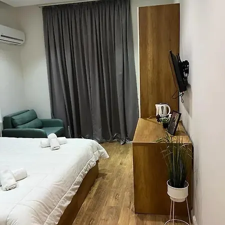 Urban 1 Гостевой дом Тирана